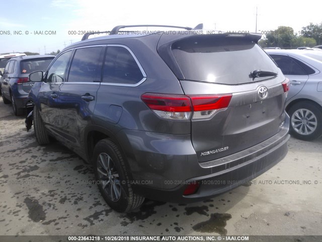 5TDKZRFH5JS541060 - 2018 TOYOTA HIGHLANDER SE/XLE GRAY photo 3