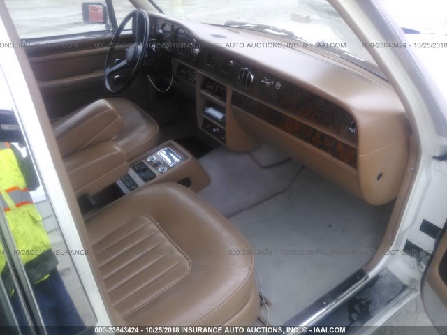 SCAZN02A1KCX26649 - 1989 ROLLS-ROYCE SILVER SPUR  WHITE photo 5