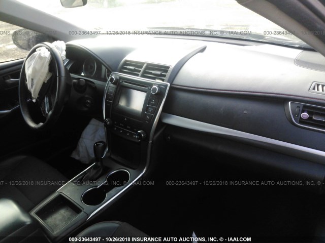 4T1BF1FK8GU588556 - 2016 TOYOTA CAMRY LE/XLE/SE/XSE 黑色 照片 5