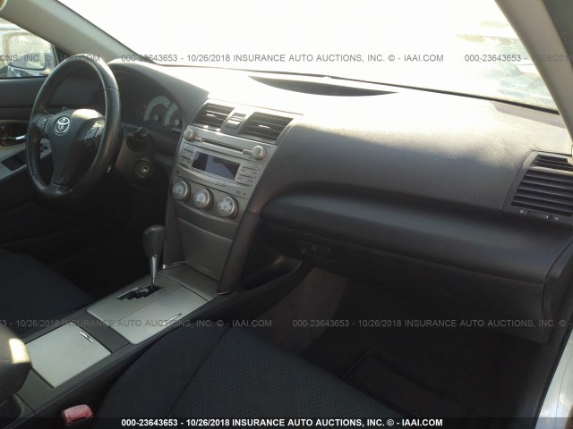 4T1BF3EK3BU160335 - 2011 TOYOTA CAMRY SE/LE/XLE 银色 照片 5