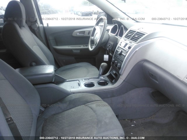 1GNKREED0BJ279428 - 2011 CHEVROLET TRAVERSE LS GRAY photo 5