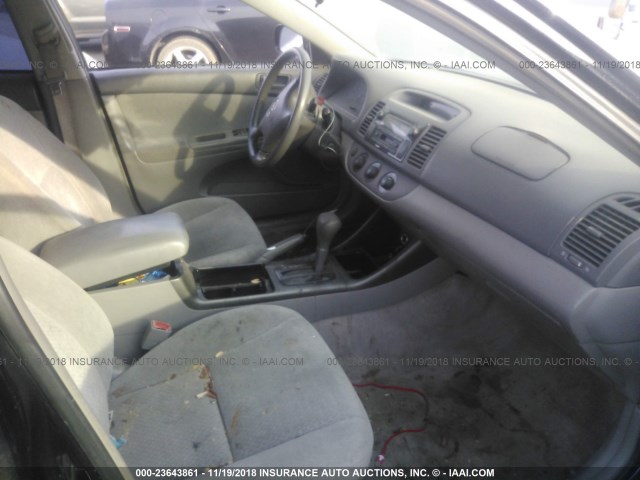 4T1BE32KX3U165136 - 2003 TOYOTA CAMRY LE/XLE/SE BLACK photo 5