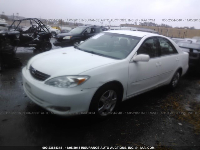 4T1BE30K03U216856 - 2003 TOYOTA CAMRY LE/XLE/SE WHITE photo 2
