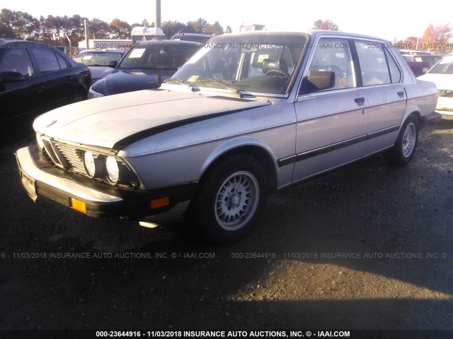WBADK8309C7962778 - 1982 BMW 528 E AUTOMATIC فضي صورة 2