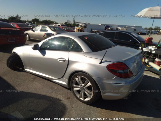 WDBWK5EA1BF240577 - 2011 MERCEDES-BENZ SLK 300 SILVER photo 3