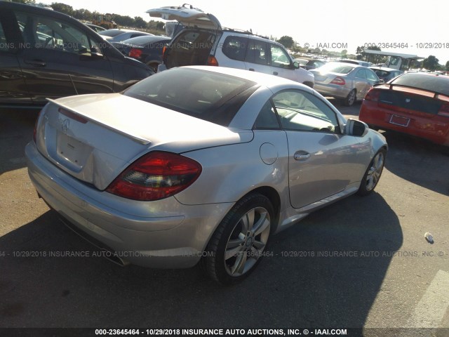 WDBWK5EA1BF240577 - 2011 MERCEDES-BENZ SLK 300 SILVER photo 4