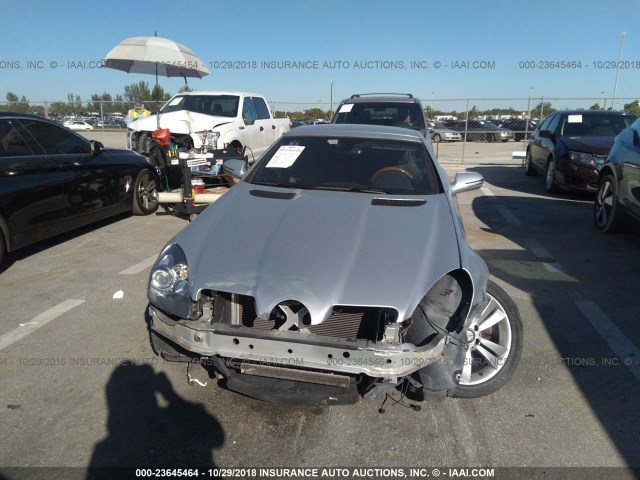 WDBWK5EA1BF240577 - 2011 MERCEDES-BENZ SLK 300 SILVER photo 6