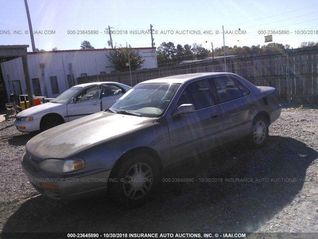 4T1BF12K7TU137148 - 1996 TOYOTA CAMRY LE/XLE/SE GRAY photo 2
