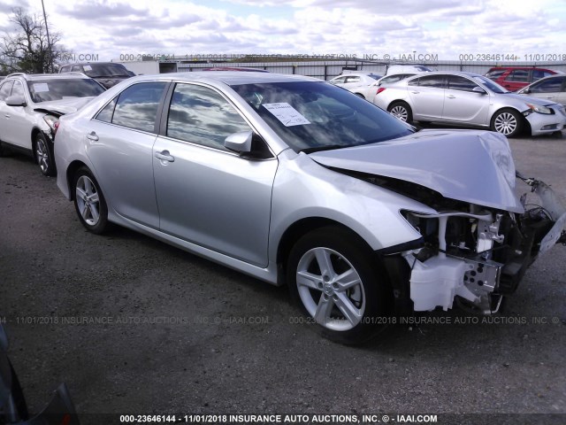 4T1BF1FK6EU430701 - 2014 TOYOTA CAMRY L/SE/LE/XLE 银色 照片 1