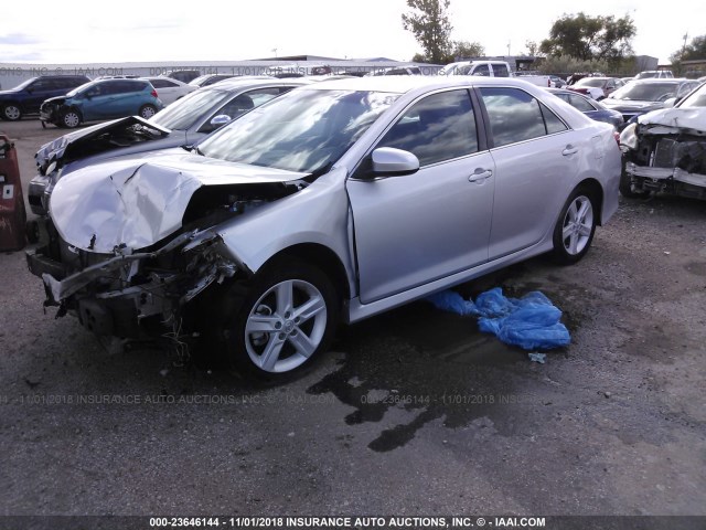 4T1BF1FK6EU430701 - 2014 TOYOTA CAMRY L/SE/LE/XLE 银色 照片 2