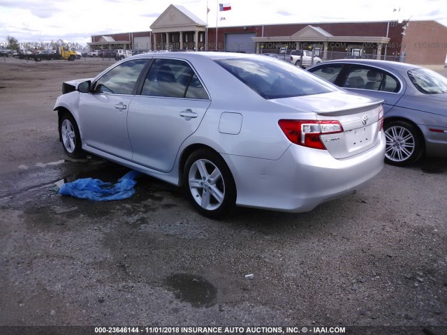 4T1BF1FK6EU430701 - 2014 TOYOTA CAMRY L/SE/LE/XLE 银色 照片 3