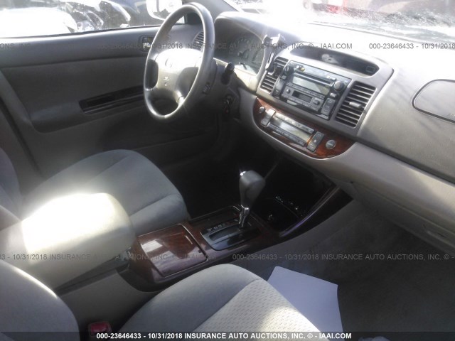 4T1BE30K64U276254 - 2004 TOYOTA CAMRY LE/XLE/SE WHITE photo 5