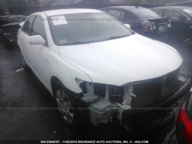 4T1BF3EK3BU716224 - 2011 TOYOTA CAMRY SE/LE/XLE WHITE photo 1