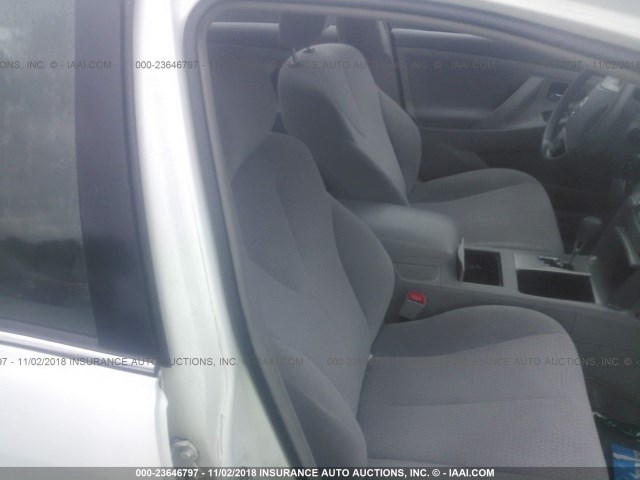 4T1BF3EK3BU716224 - 2011 TOYOTA CAMRY SE/LE/XLE WHITE photo 5