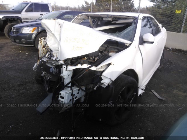 4T1BF1FKXCU576015 - 2012 TOYOTA CAMRY SE/LE/XLE თეთრი ფოტო 2