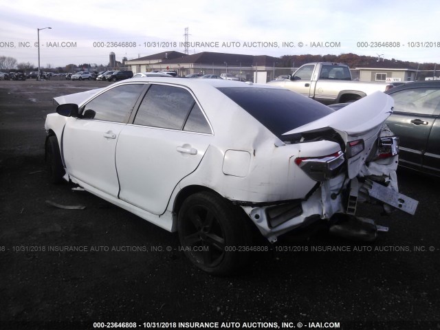 4T1BF1FKXCU576015 - 2012 TOYOTA CAMRY SE/LE/XLE თეთრი ფოტო 3