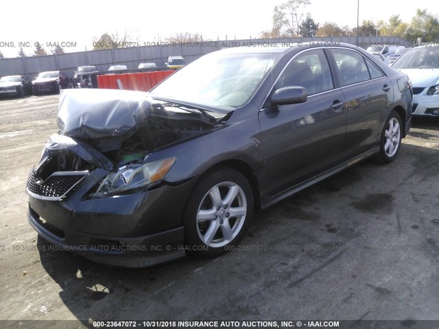 4T1BK46K97U517590 - 2007 TOYOTA CAMRY NEW GENERAT LE/XLE/SE GRAY photo 2