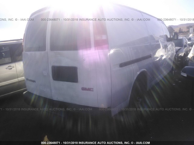 1GTGG25VX61226169 - 2006 GMC SAVANA G2500 WHITE photo 4