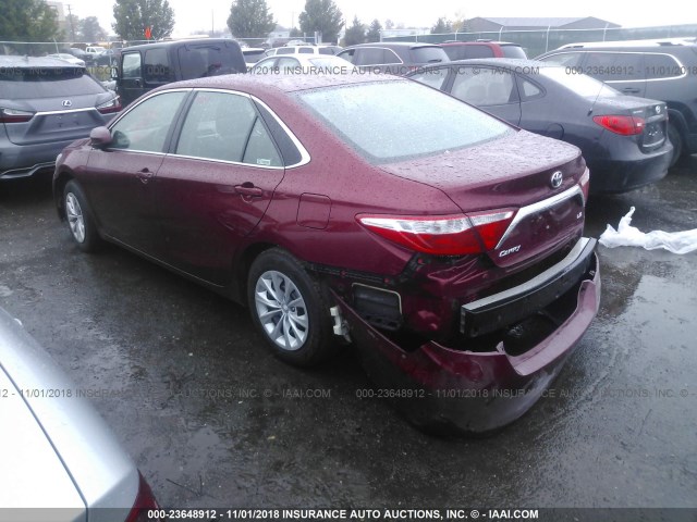 4T1BF1FK6FU907581 - 2015 TOYOTA CAMRY LE/XLE/SE/XSE RED photo 3