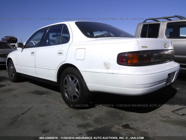 4T1VK13E6NU015059 - 1992 TOYOTA CAMRY XLE WHITE photo 3