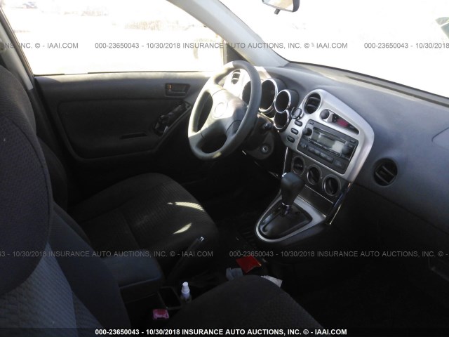 2T1KR32E85C406582 - 2005 TOYOTA COROLLA MATRIX XR SILVER photo 5