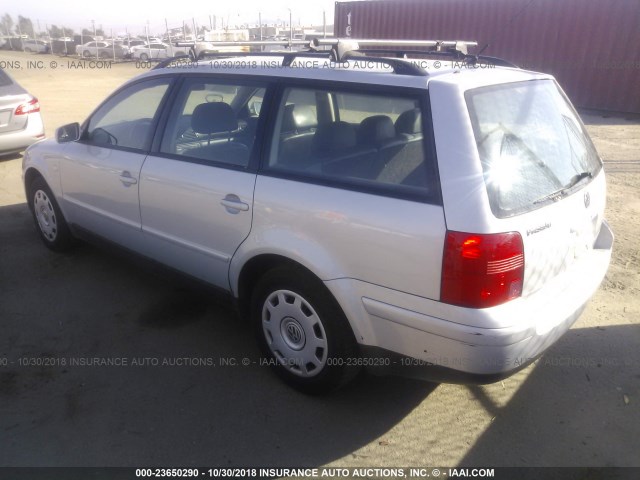 WVWHC63B91E036851 - 2001 VOLKSWAGEN PASSAT GLS SILVER photo 3