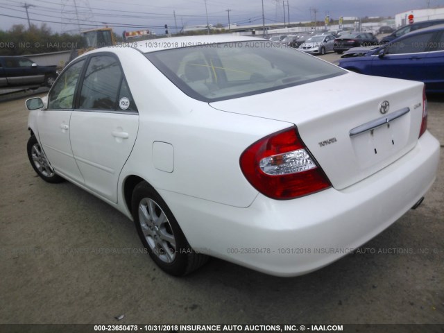 JTDBE32K940255343 - 2004 TOYOTA CAMRY LE/XLE WHITE photo 3