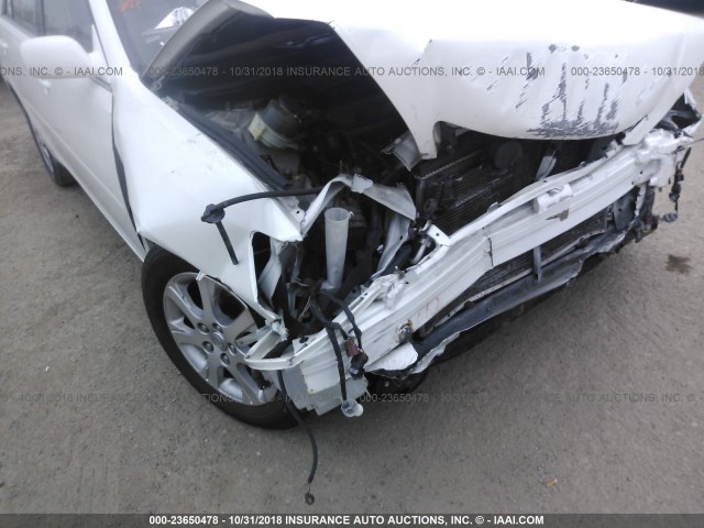 JTDBE32K940255343 - 2004 TOYOTA CAMRY LE/XLE WHITE photo 6