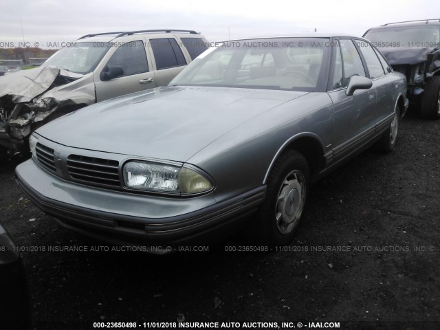 1G3HN52K6S4820756 - 1995 OLDSMOBILE 88 ROYALE GRAY photo 2