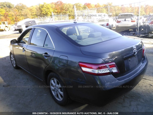 4T1BF3EK1BU120271 - 2011 TOYOTA CAMRY SE/LE/XLE ნაცრისფერი ფოტო 3