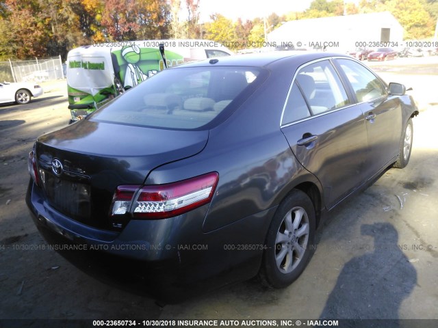 4T1BF3EK1BU120271 - 2011 TOYOTA CAMRY SE/LE/XLE ნაცრისფერი ფოტო 4