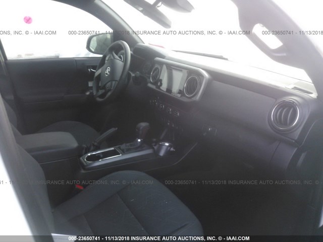 3TMCZ5AN9JM149273 - 2018 TOYOTA TACOMA DBL CAB/SR/TRDSPT/OR/PRO თეთრი ფოტო 5