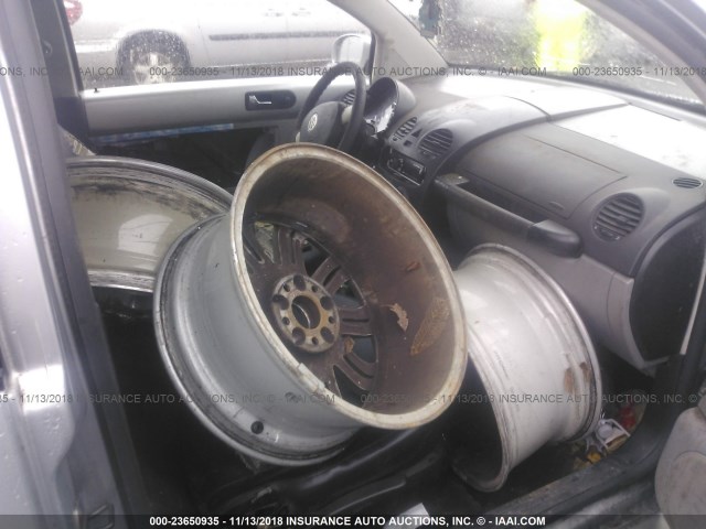 3VWBK31C35M418048 - 2005 VOLKSWAGEN NEW BEETLE GL 银色 照片 5