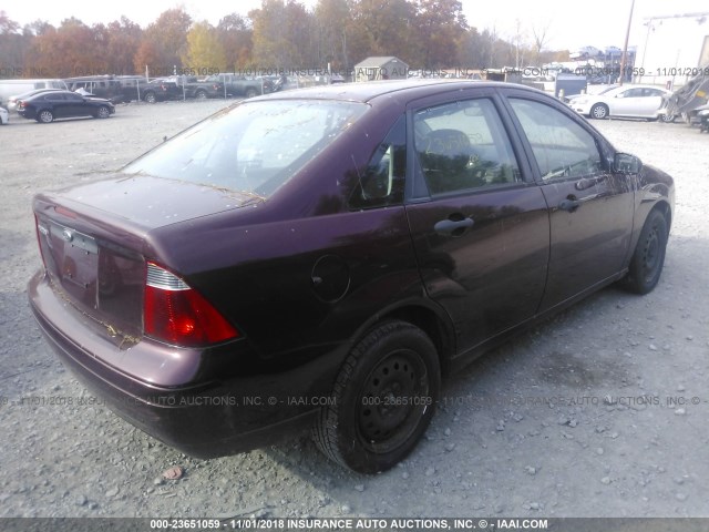 1FAFP34N87W351250 - 2007 FORD FOCUS ZX4/S/SE/SES RED photo 4