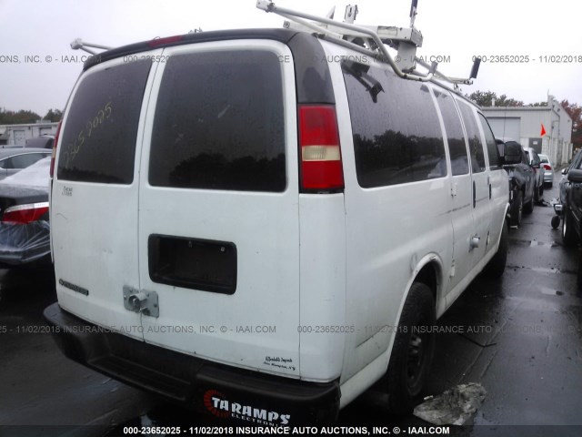 1GCFG15X381216612 - 2008 CHEVROLET EXPRESS G1500  WHITE photo 4