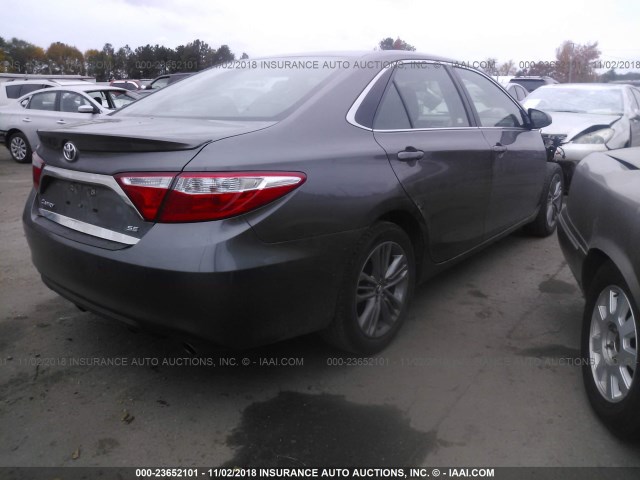 4T1BF1FK3FU030483 - 2015 TOYOTA CAMRY LE/XLE/SE/XSE GRAY photo 4