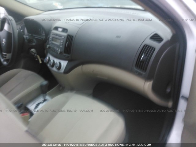 KMHDU46D79U601611 - 2009 HYUNDAI ELANTRA GLS/SE WHITE photo 5