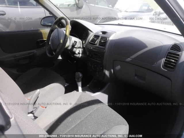 KMHCG45C31U168871 - 2001 HYUNDAI ACCENT GL SILVER photo 5