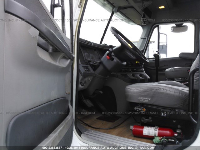 1FUJA6CV07DY07982 - 2007 FREIGHTLINER CONVENTIONAL COLUMBIA 白色 照片 5