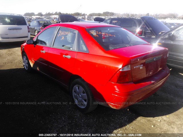 1FAFP34N06W203592 - 2006 FORD FOCUS ZX4 RED photo 3