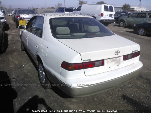 JT2BG28K2X0342168 - 1999 TOYOTA CAMRY LE/XLE WHITE photo 3