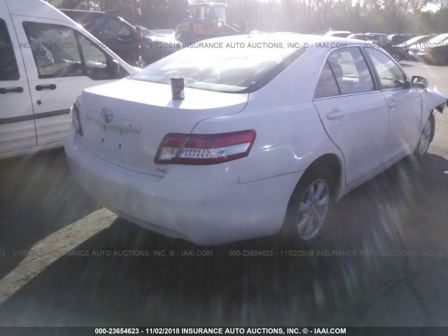 4T1BF3EK3BU635384 - 2011 TOYOTA CAMRY SE/LE/XLE თეთრი ფოტო 4