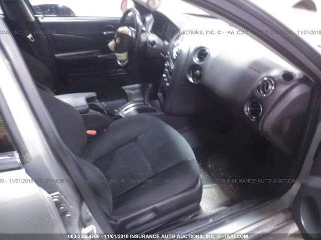 2G2WP552X81154667 - 2008 PONTIAC GRAND PRIX Մոխրագույն լուսանկար 5