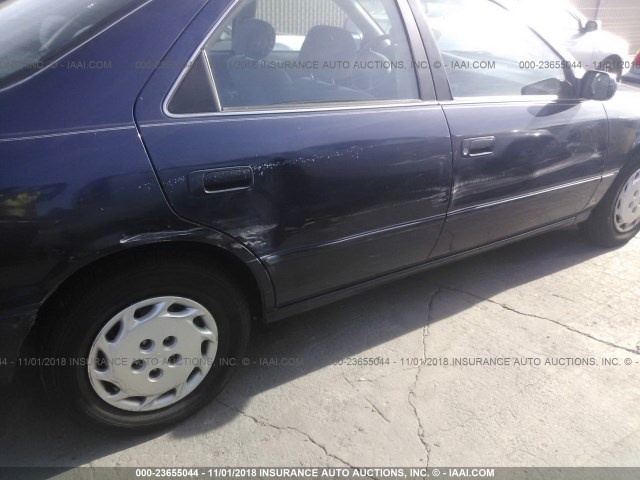 4T1BG22K3VU779212 - 1997 TOYOTA CAMRY CE/LE/XLE 蓝色 照片 6