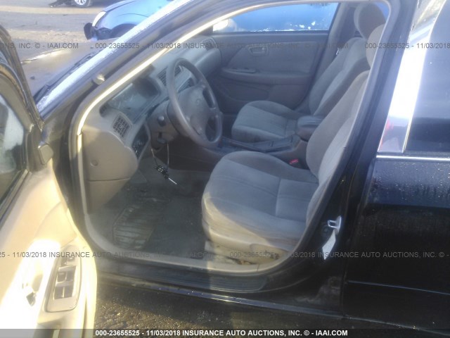 4T1BG22K31U070645 - 2001 TOYOTA CAMRY CE/LE/XLE 黑色 照片 5