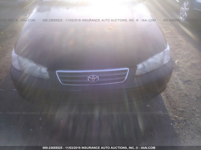 4T1BG22K31U070645 - 2001 TOYOTA CAMRY CE/LE/XLE 黑色 照片 6