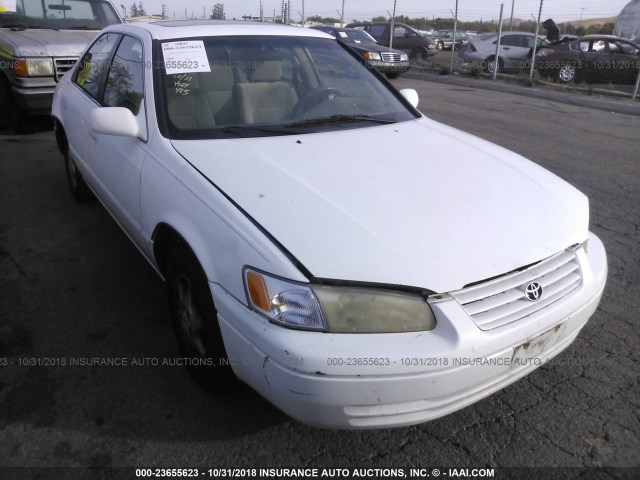4T1BG28K5XU546359 - 1999 TOYOTA CAMRY CE/LE/XLE 白色 照片 1