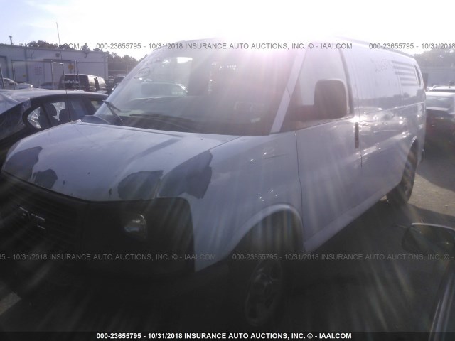 1GTFG15X361112747 - 2006 GMC SAVANA G1500 WHITE photo 2