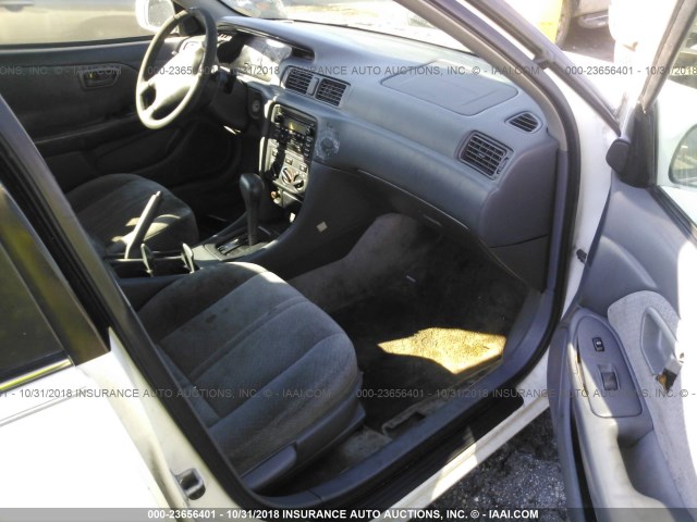 4T1BG22K4YU925850 - 2000 TOYOTA CAMRY CE/LE/XLE თეთრი ფოტო 5