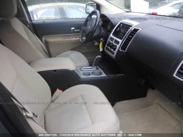 2FMDK48C28BB36668 - 2008 FORD EDGE SEL SILVER photo 5